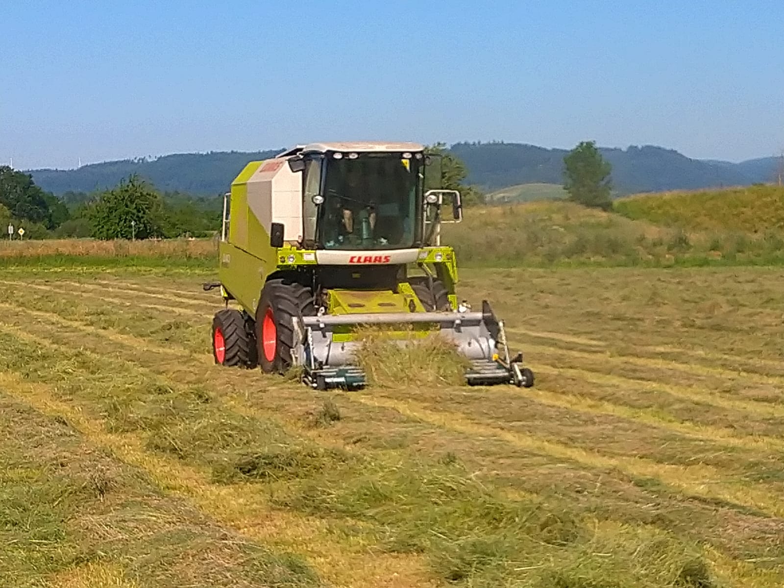 Mähdrescher zur Wiesendruschproduktion